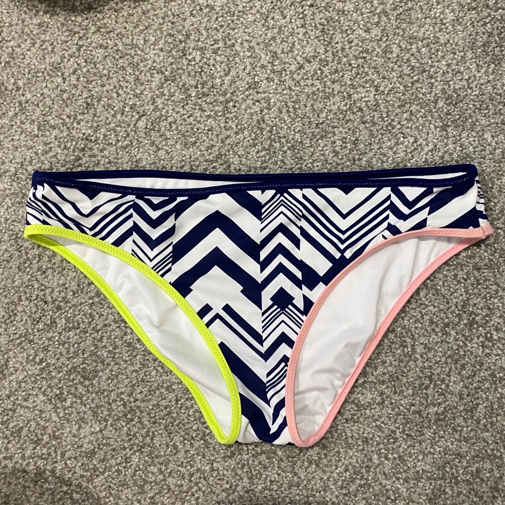 Victoria’s Secret Classic Hipster bikini bottoms M